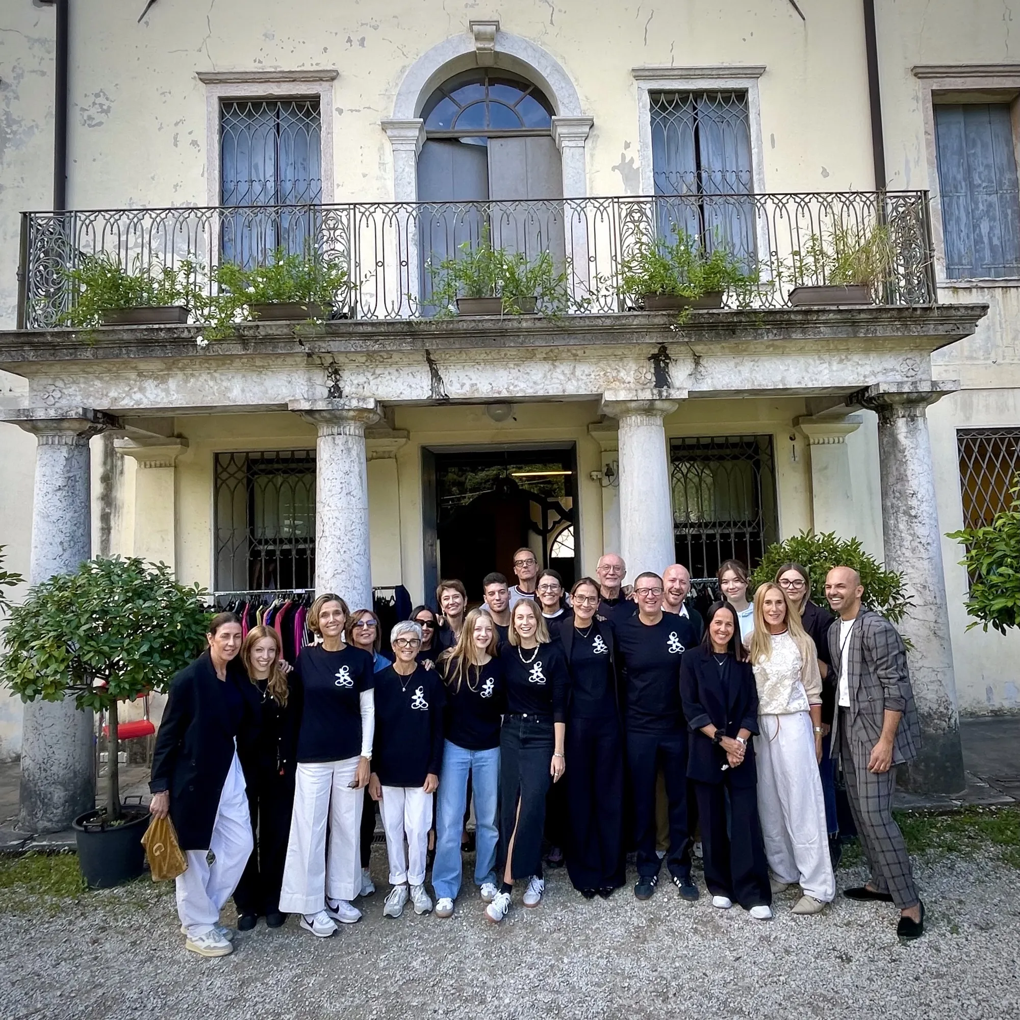 Il gruppo di volontari di Anna4Children in Italia
